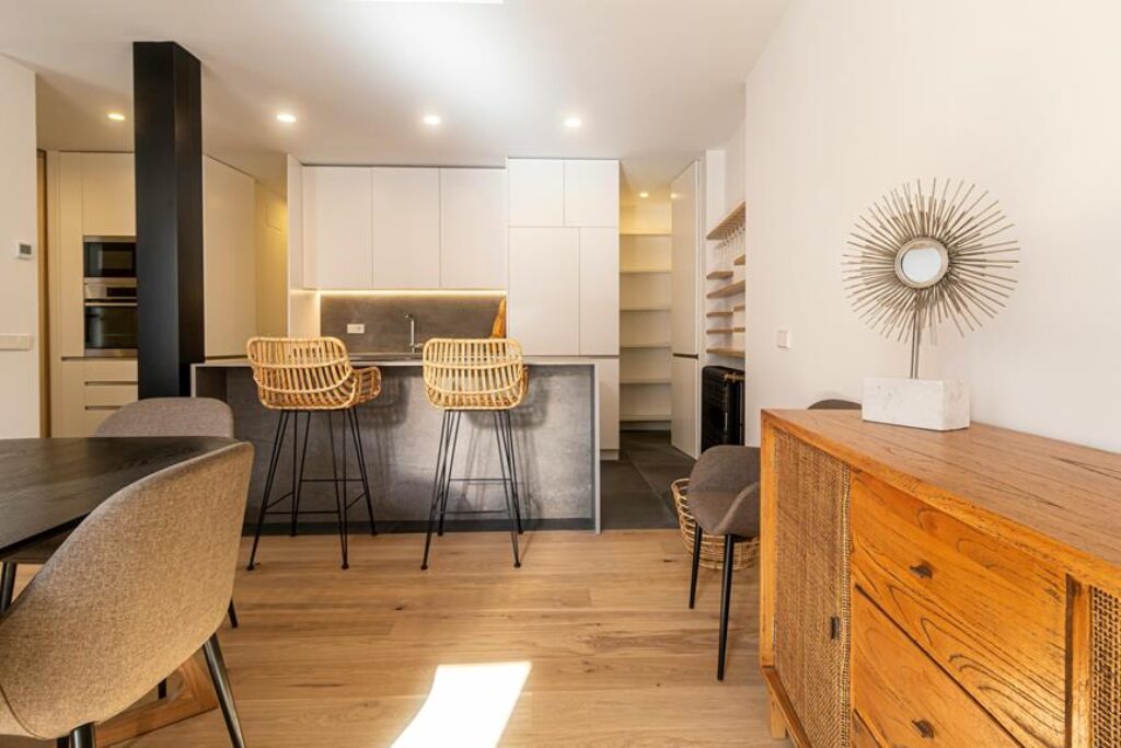 How Do You Decorate a Kitchen Island for Everyday Use? How Do You Decorate a Kitchen Island for Everyday Use?